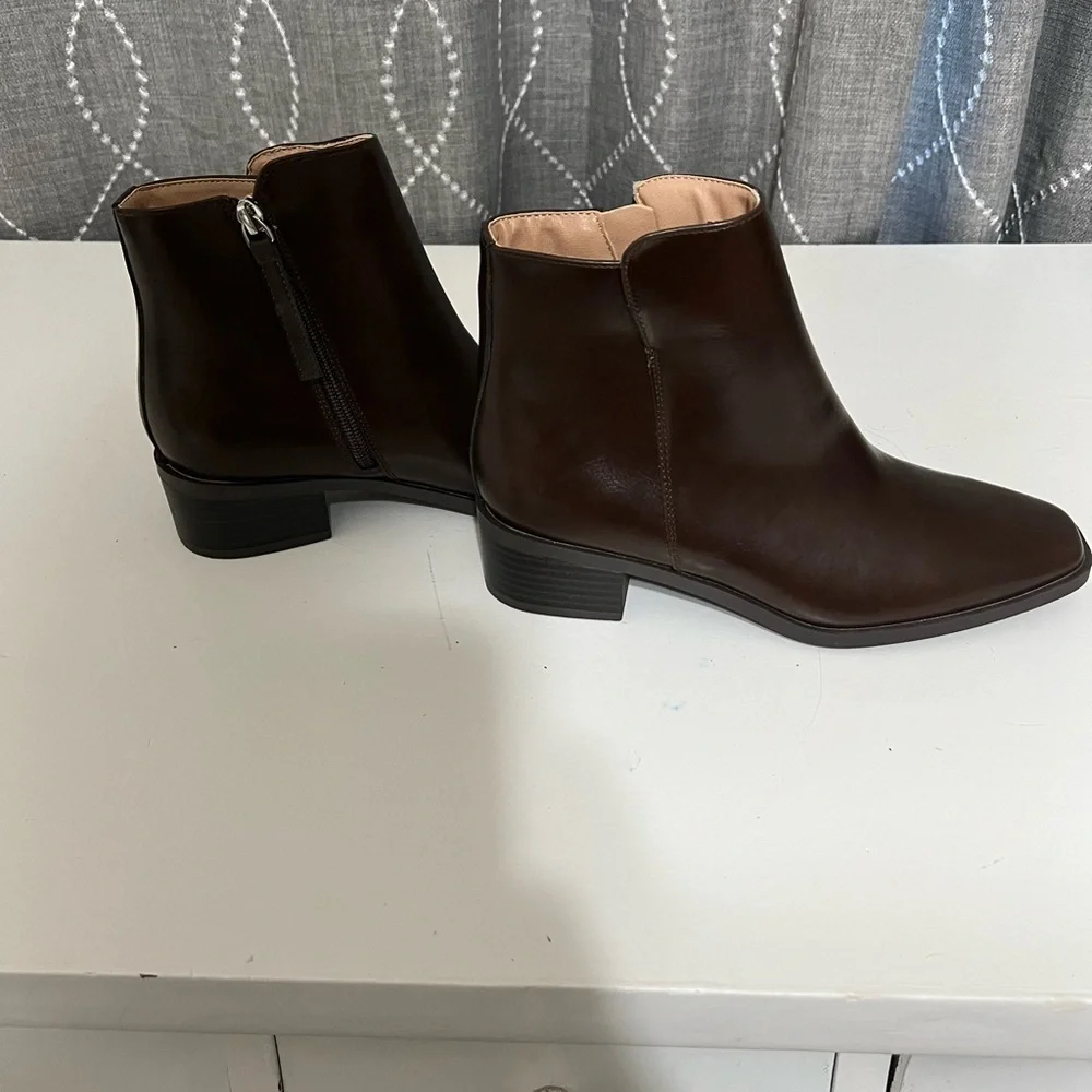 Journee Collection Cappri Dark Brown Vegan Leather Square Toe Ankle Booties 7.5‎